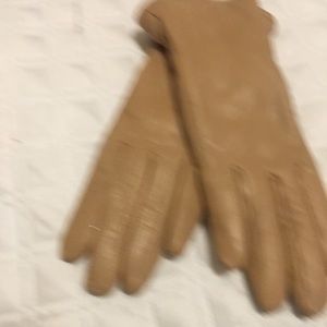 LEATHER GLOVES